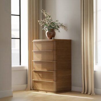 Zoey Chest of 5 Drawers in Oak Finish